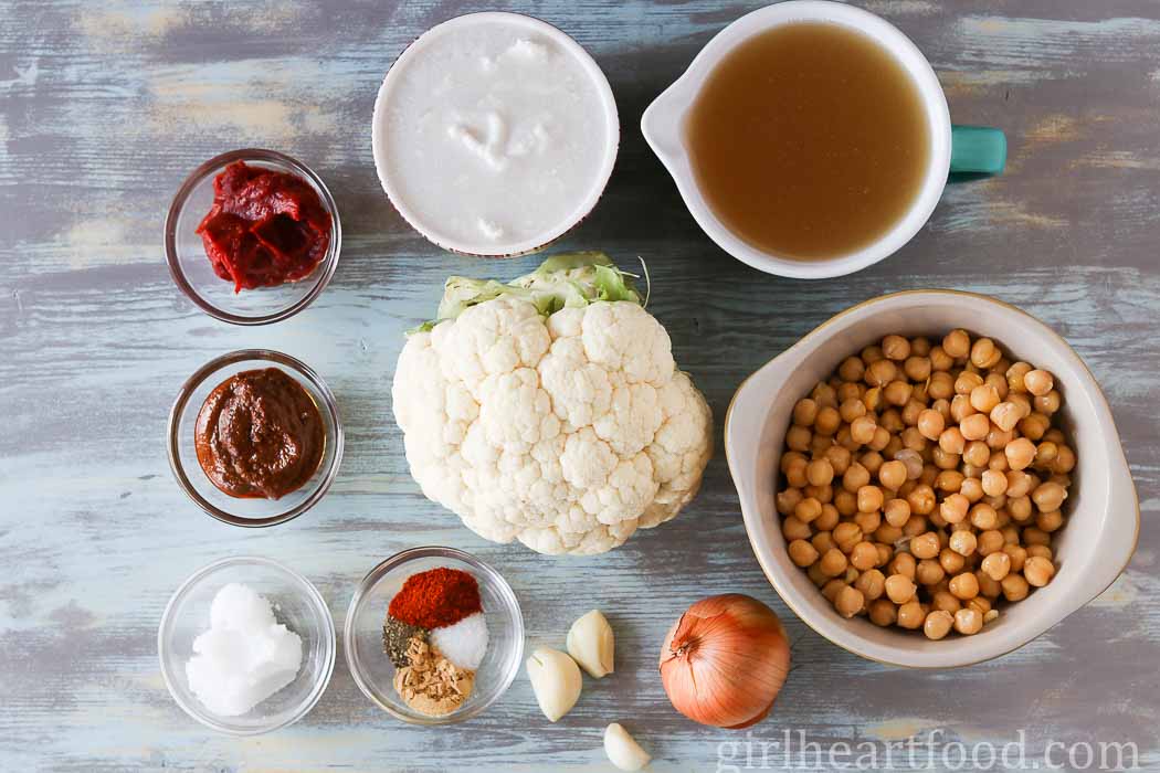 Ingredients for a chickpea cauliflower curry recipe.