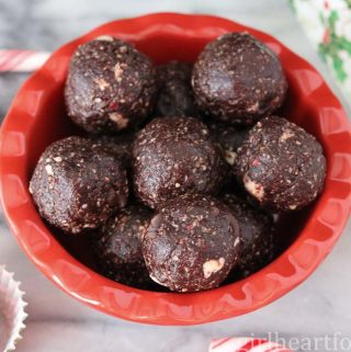 Peppermint chocolate snack bites in a red dish.