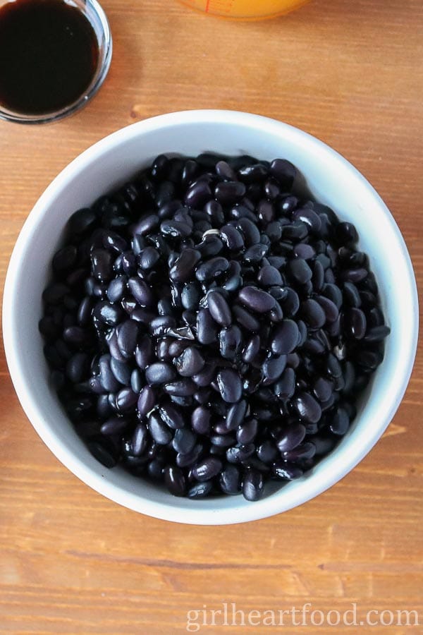 A bowl of uncooked black turtle beans.