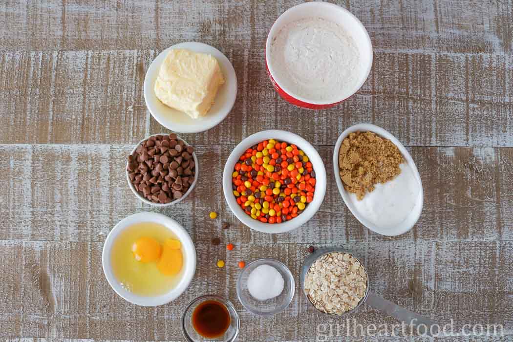 Ingredients for Reese's cookies.