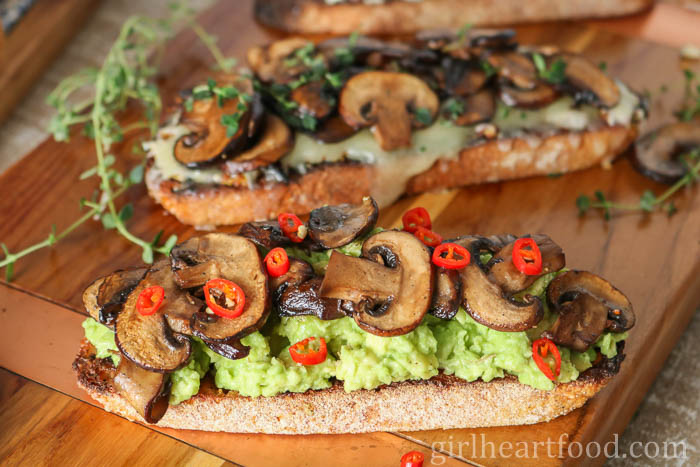 Toast with mashed avocado, mushrooms and chili pepper.
